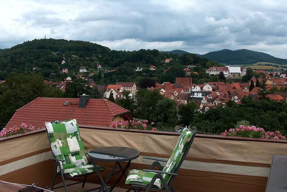 Das ist die atemberaubende Aussicht der Dachterrasse von Trollmann's Ferienwohnungen
