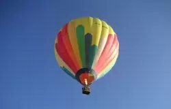 Ein Ballonflug mit dem Heißluftballon führt je nach Wind z.B. auch von Aarbergen im Aartal nach Bad Camberg im Emstal oder vom R